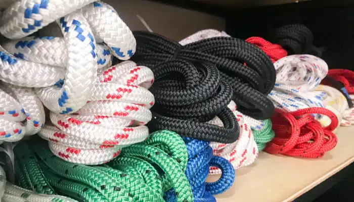 Tau fra båtverksted til båt